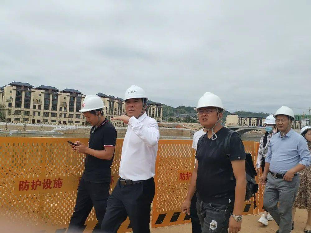2025年正版資料免費	，基礎(chǔ)釋義	、專家解析與落實